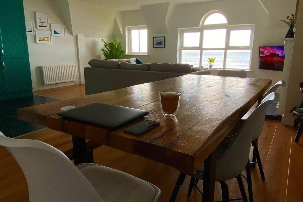Sound Of The Sea - Penthouse In Portrush Apartment Bagian luar foto