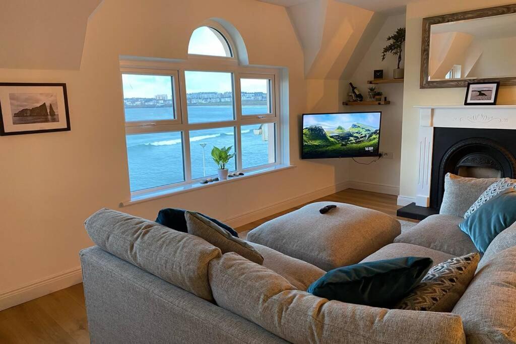 Sound Of The Sea - Penthouse In Portrush Apartment Bagian luar foto