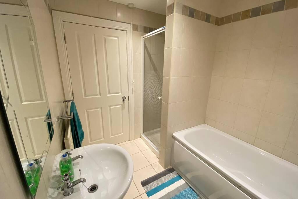 Sound Of The Sea - Penthouse In Portrush Apartment Bagian luar foto