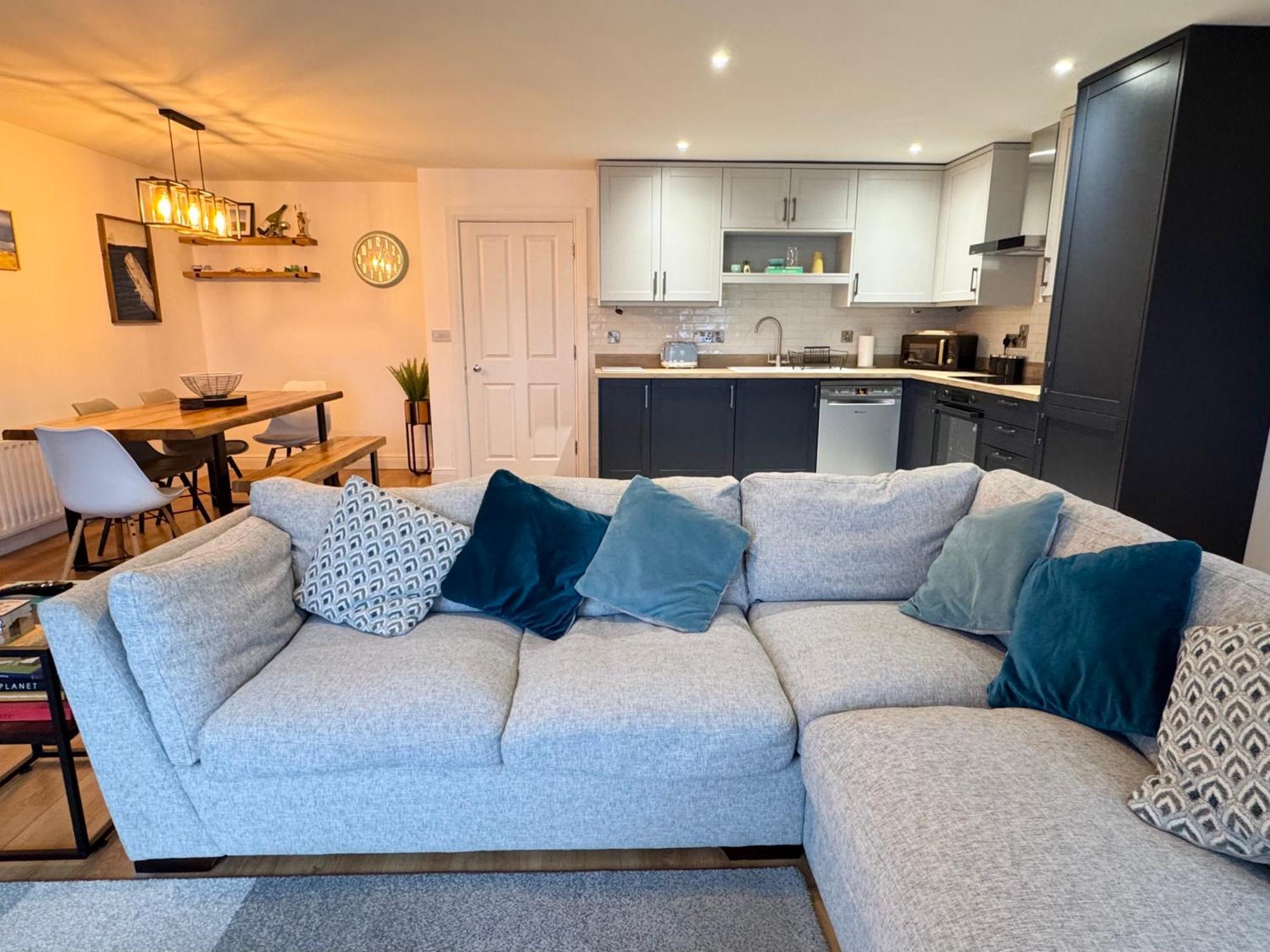 Sound Of The Sea - Penthouse In Portrush Apartment Bagian luar foto