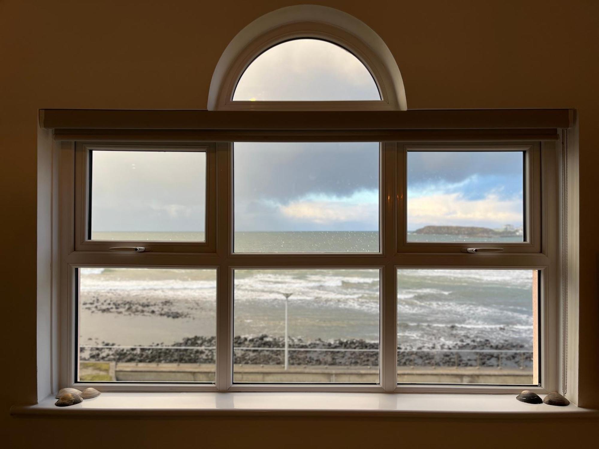 Sound Of The Sea - Penthouse In Portrush Apartment Bagian luar foto